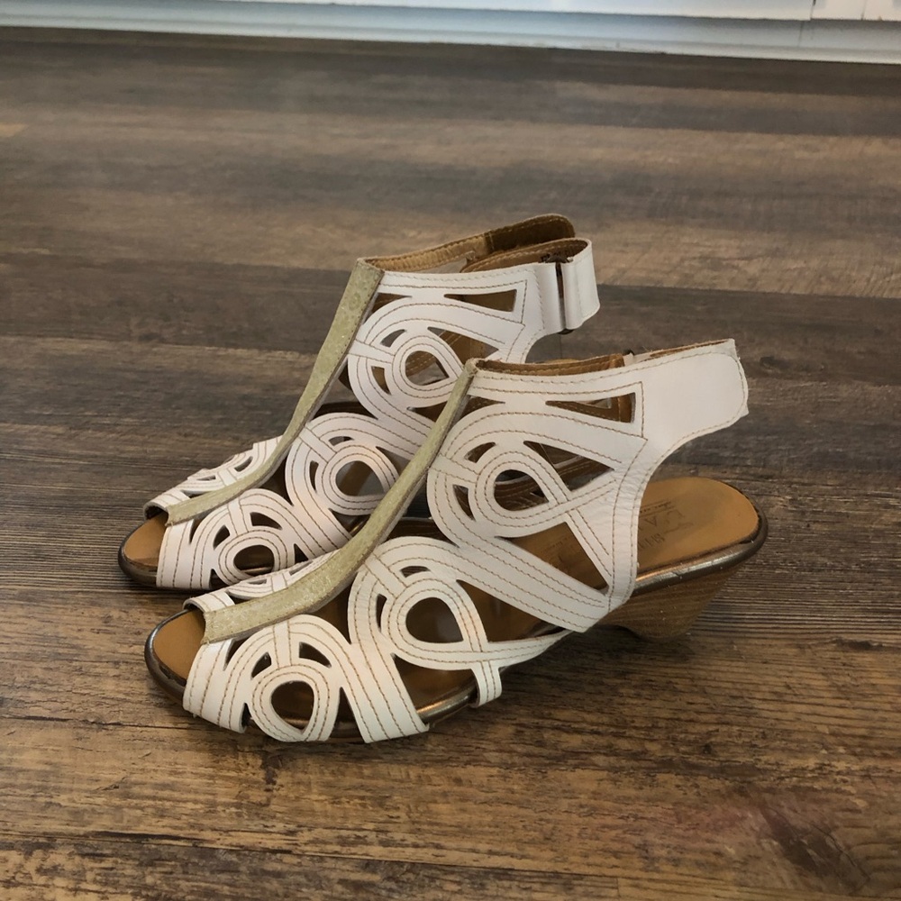 L’Artiste Spring Step Sandals Flourish Gladiator Low Heel Wedge size 37